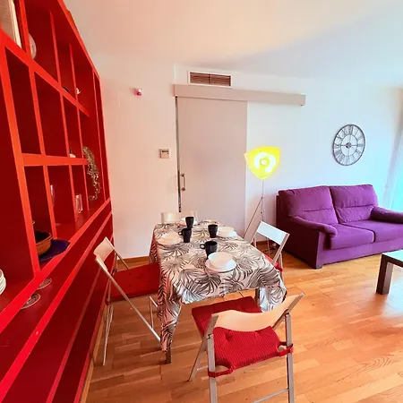 Stunning Flat For 5 People With Breakfast Included With Sagrada Familia Church View Appartement Barcelona