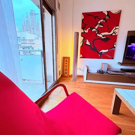 Apartment Stunning Flat For 5 People With Breakfast Included With Sagrada Familia Church View