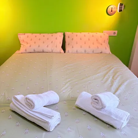 Stunning Flat For 5 People With Breakfast Included With Sagrada Familia Church View Apartamento Barcelona