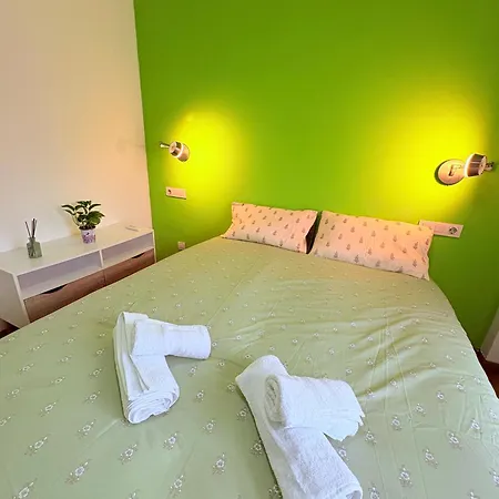 Stunning Flat For 5 People With Breakfast Included With Sagrada Familia Church View Appartement *